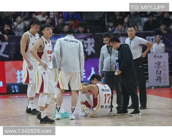 广州队迎战浙江稠州银行全力争胜展现篮球魅力与团队精神