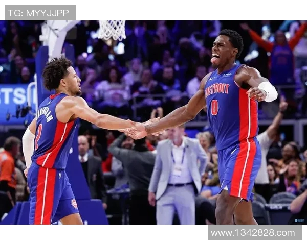 快船与爵士激战正酣NBA圈直播带你全程体验精彩瞬间